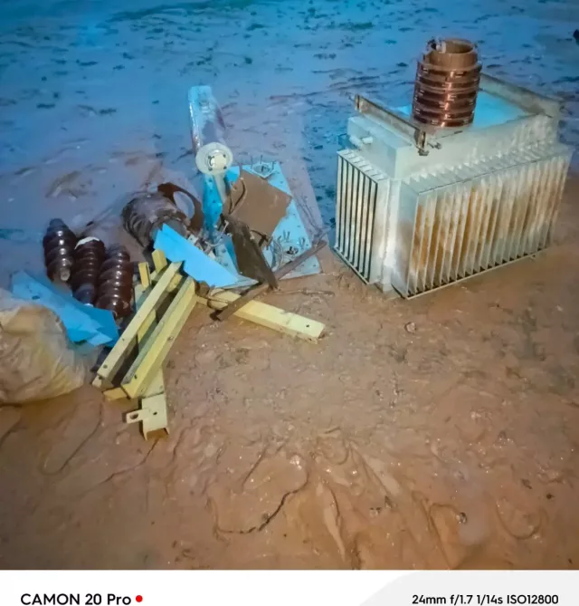 Police Rescue Suspected Transformer Vandal From Mob In Jigawa Police Rescue Suspected Transformer Vandal From Mob In Jigawa